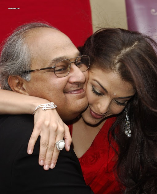 Bollywood Actress Aishwarya Rai Latest Scandal Having Romance With Old